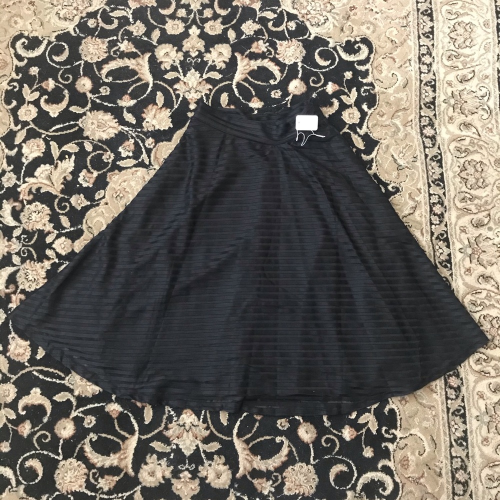 Black silhouette NYC skirt